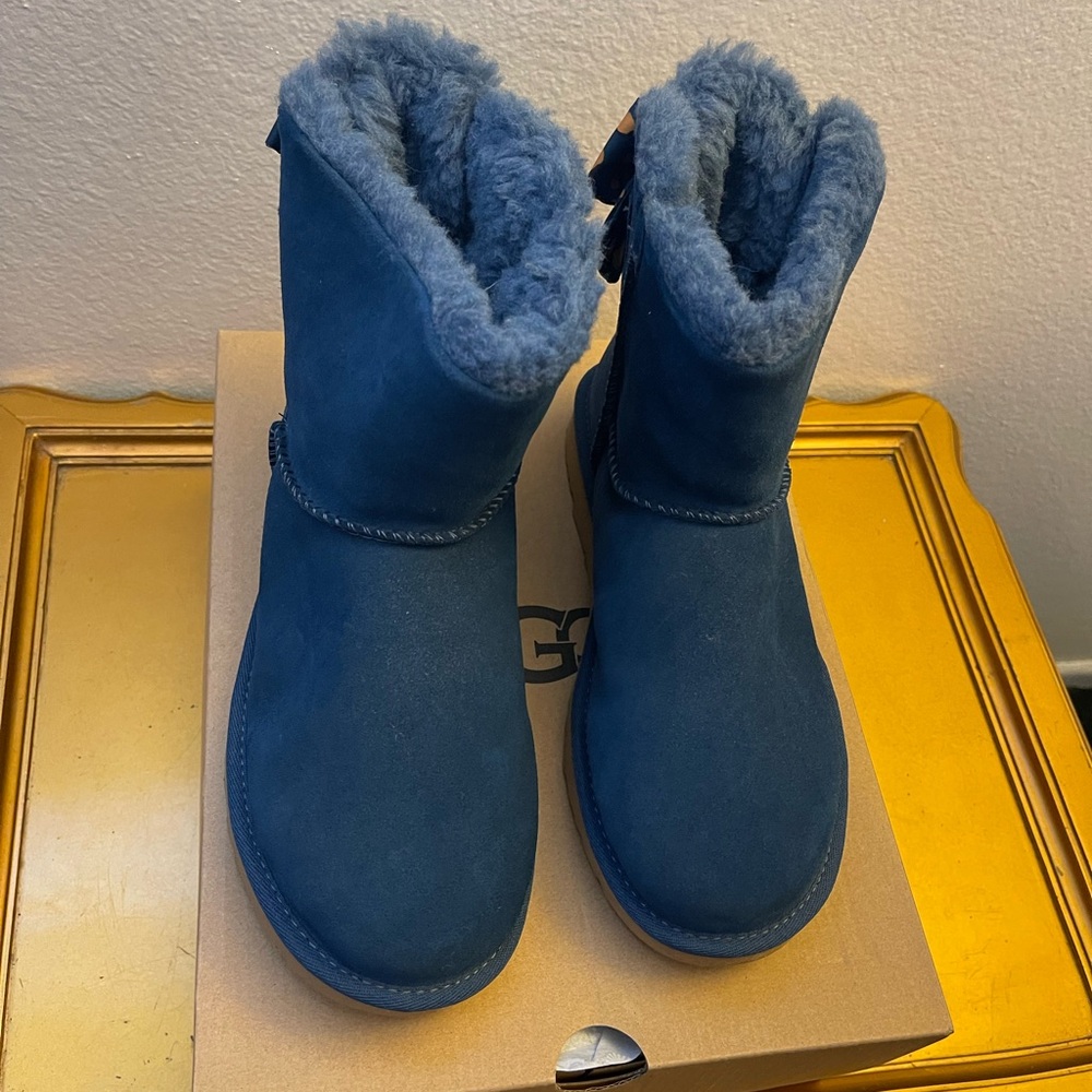 BRAND NEW UGG W MINI BAILEY BOW RETRO BOOTS!!